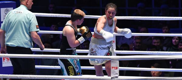 Бой Фирузы Шариповой и Джемилы Гонтарюк - Sputnik Казахстан