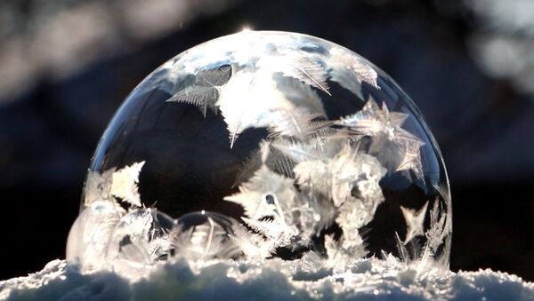 Что происходит с мыльным пузырем на морозе - Sputnik Казахстан