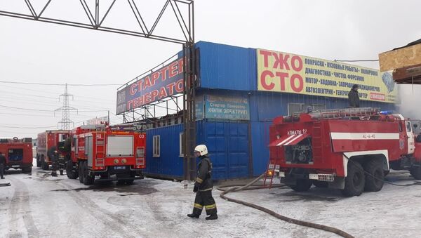 На алматинском рынке Ушконыр сгорела СТО - Sputnik Казахстан