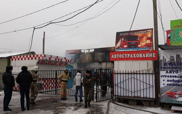 На алматинском рынке Ушконыр сгорела СТО - Sputnik Казахстан