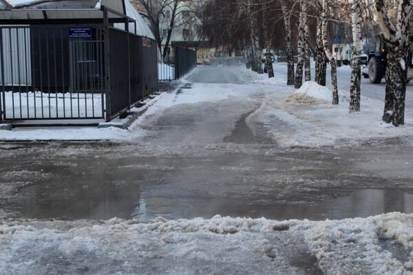 Улицу затопило из-за аварии на водопроводе в Петропавловске  - Sputnik Казахстан