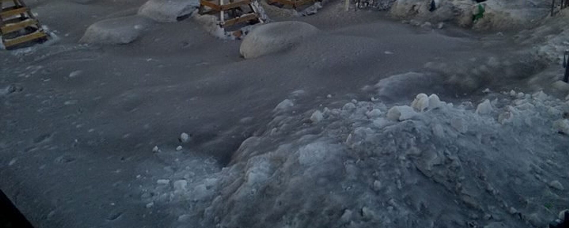 Черный снег выпал в Темиртау  - Sputnik Казахстан, 1920, 25.01.2025