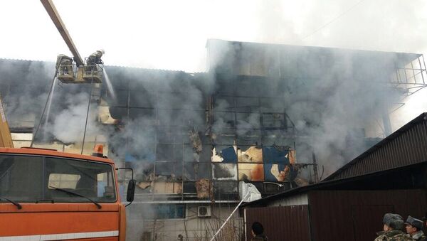 Пожар в торговом доме Карагаш в Талдыкоргане - Sputnik Қазақстан