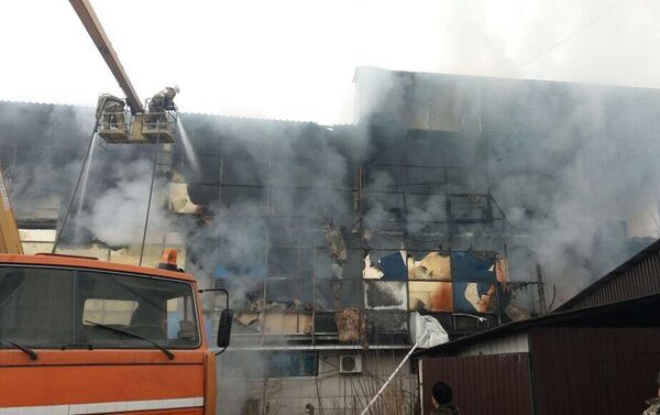 Пожар в торговом доме Карагаш в Талдыкоргане - Sputnik Казахстан