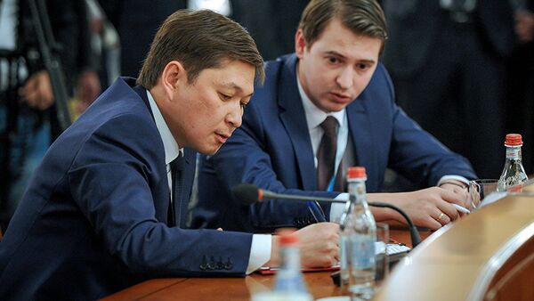 Премьер-министр Кыргызстана Сапар Исаков и министр экономики Артем Новиков - Sputnik Казахстан