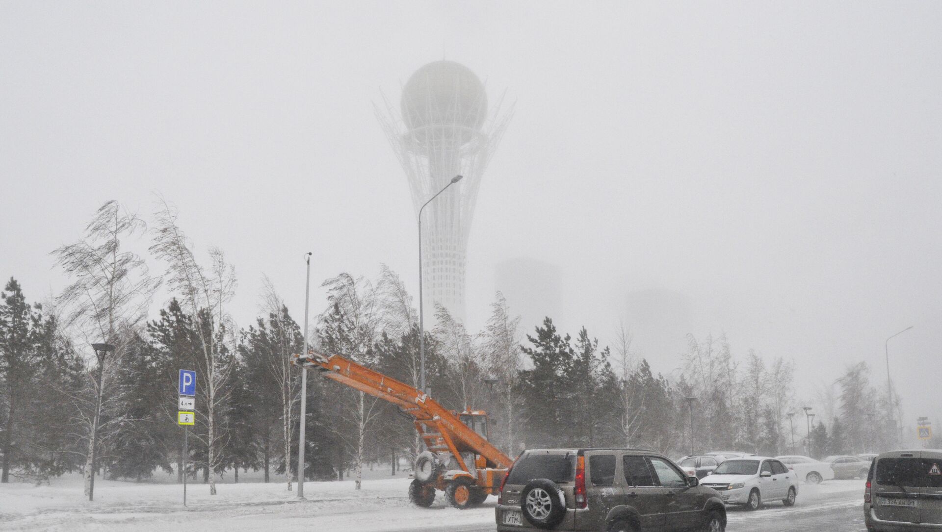 Школьники на дистанционке из-за снега. Астана погода в декабре 2023. Астана погода фото Буран. Погода в Астане 17.04.2023.