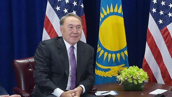 Президент Нурсултан Назарбаев на фоне флагов Казахстана и США, архивное фото - Sputnik Казахстан