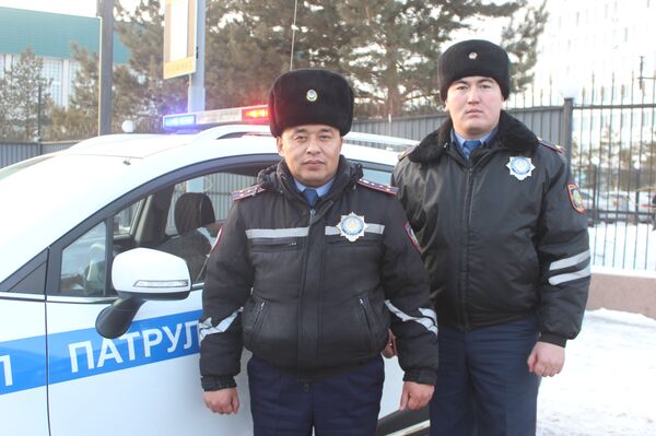 Капитан полиции Дидар Бейсенов и старший сержант полиции Арман Мусаев из Костанайской области - Sputnik Казахстан