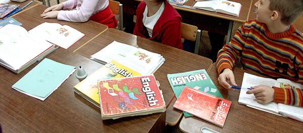 Ученики на уроке английского языка, архивное фото - Sputnik Казахстан