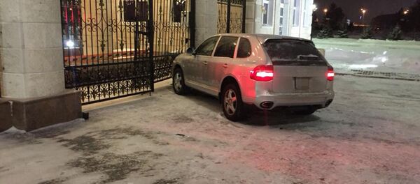 Porsche Cayenne у резиденции Porsche Cayenne у резиденции - Sputnik Казахстан