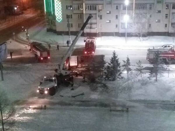 Перевернутая пожарная машина - Sputnik Казахстан