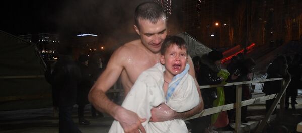 Крещенские купания в Астане: как это было Крещенские купания в Астане: как это было - Sputnik Казахстан