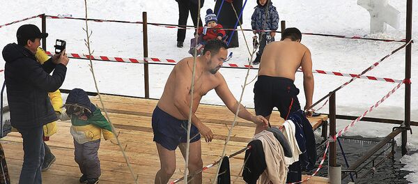 Купание на праздник Крещения Господня - Sputnik Казахстан