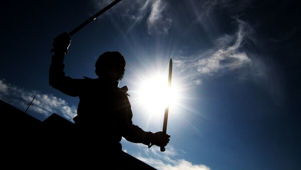 Мужчина с мечом, архивное фото - Sputnik Казахстан