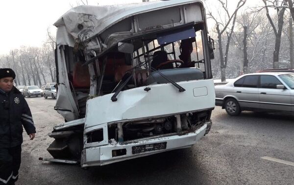 Автобус № 416 двигался по проспекту Суюнбая - Sputnik Казахстан