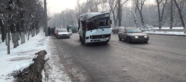 Крупное ДТП с пассажирским автобусом Крупное ДТП с пассажирским автобусом - Sputnik Казахстан