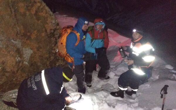 Спасатели помогли потерявшимся на Шымбулаке туристам из Чехии - Sputnik Казахстан