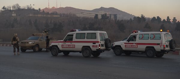 Кабулде содырлар басып алған қонақ үйге жақын маңдағы жедел жәрдем көліктері Кабулде содырлар басып алған қонақ үйге жақын маңдағы жедел жәрдем көліктері - Sputnik Қазақстан