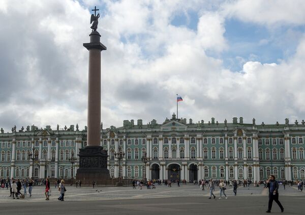 Александровская колонна на Дворцовой площади в Санкт-Петербурге - Sputnik Казахстан
