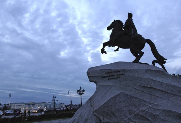 Памятник Петру Первому Медный всадник на Сенатской площади в Санкт-Петербурге - Sputnik Казахстан