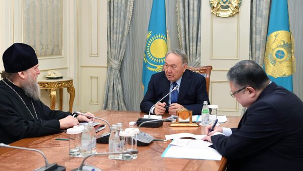 Президент Казахстана Нурсултан Назарбаев провел встречу с митрополитом Астанайским и Казахстанским Александром - Sputnik Казахстан