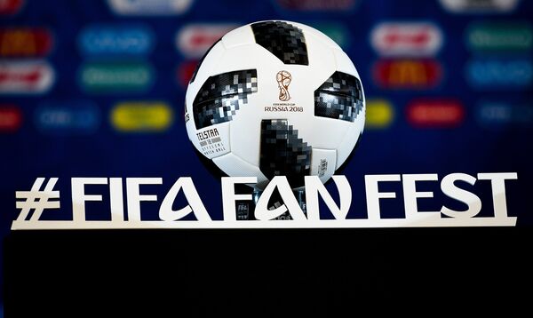 Официальный мяч Чемпионата мира по футболу 2018 Telstar 18 Официальный мяч Чемпионата мира по футболу 2018 Telstar 18 - Sputnik Казахстан