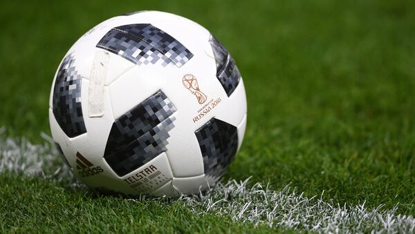 Официальный мяч чемпионата мира по футболу 2018 Telstar 18 - Sputnik Казахстан