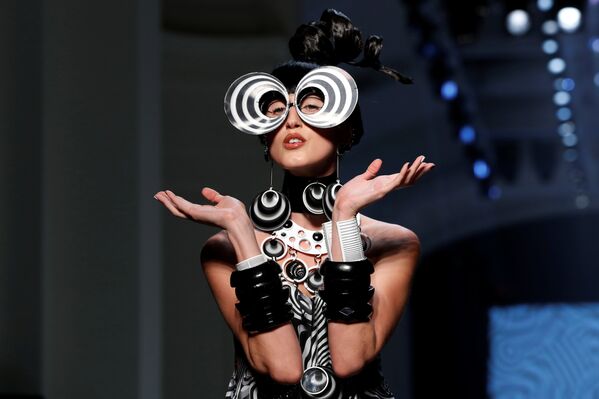 Показ Jean Paul Gaultier в рамках Недели моды в Париже - Sputnik Казахстан