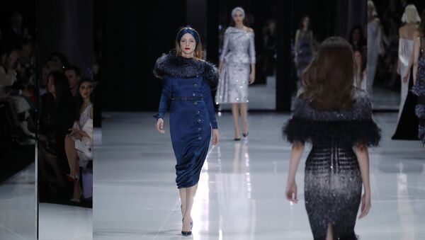 Модели во время показа, Неделя моды в Париже 22 января 2018 года - Sputnik Казахстан