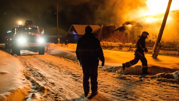 Пожар в частном доме, архивное фото - Sputnik Казахстан