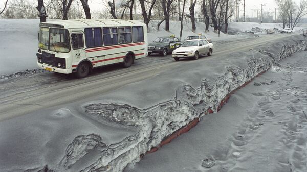Грязный снег, архивное фото - Sputnik Казахстан