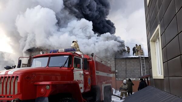 Пожар на складе запчастей в Алматы - Sputnik Казахстан