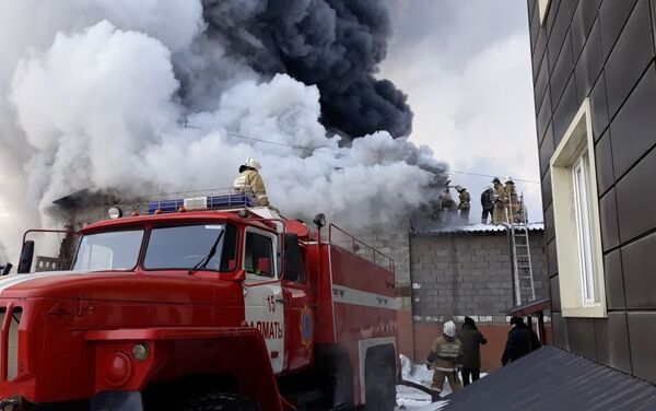 Пожар на складе запчастей в Алматы - Sputnik Казахстан