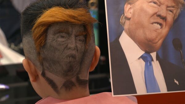 Необычный парикмахер делает клиентам портреты Трампа и Путина на затылках - Sputnik Казахстан
