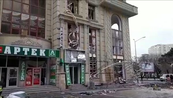 Кадры с места взрыва газа в жилом доме в Баку - Sputnik Казахстан