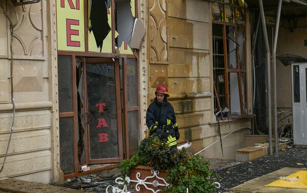 Кадры с места взрыва газа в жилом доме в Баку - Sputnik Казахстан