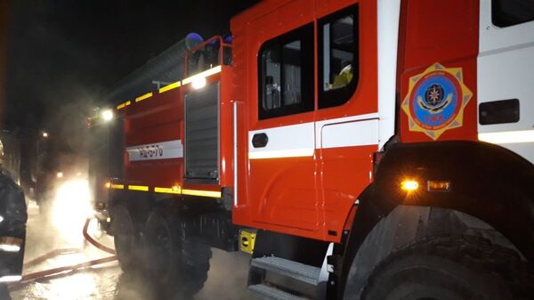 Кровля частного дома загорелась на ул. Байтасова Кровля частного дома загорелась на ул. Байтасова - Sputnik Казахстан