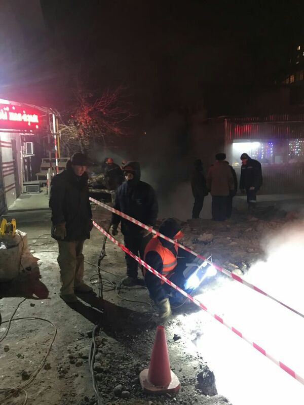 Ликвидация аварии на теплосетях в Алматы продолжалась до утра   - Sputnik Казахстан