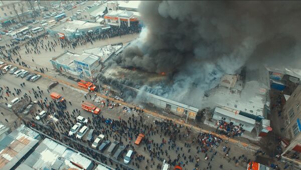 Видео пожара на Ошском рынке с дрона — как спасали товары - Sputnik Казахстан