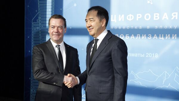 Председатель правительства РФ Дмитрий Медведев и премьер-министр Казахстана Бакытжан Сагинтаев - Sputnik Казахстан