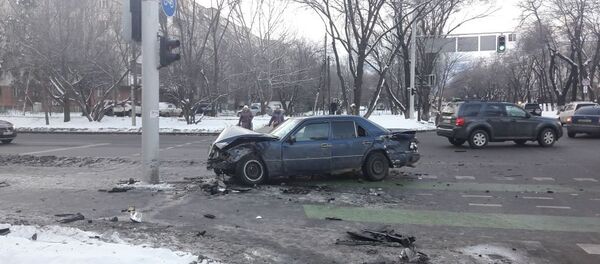 Навои көшесіндегі жол апаты Навои көшесіндегі жол апаты - Sputnik Қазақстан