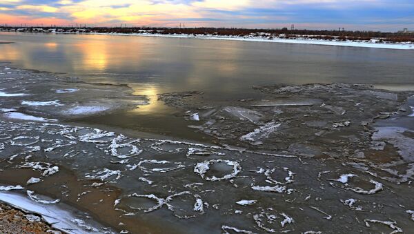 Лед на реке, архивное фото - Sputnik Казахстан
