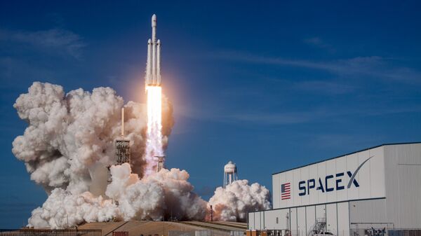 Ракета-носитель Falcon Heavy компании SpaceX успешно стартовала с мыса Канаверал - Sputnik Казахстан