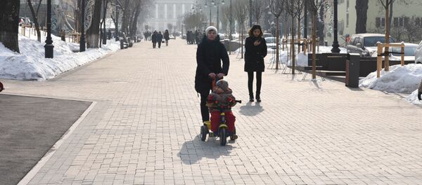 Люди на улице, архивное фото Люди на улице, архивное фото - Sputnik Казахстан