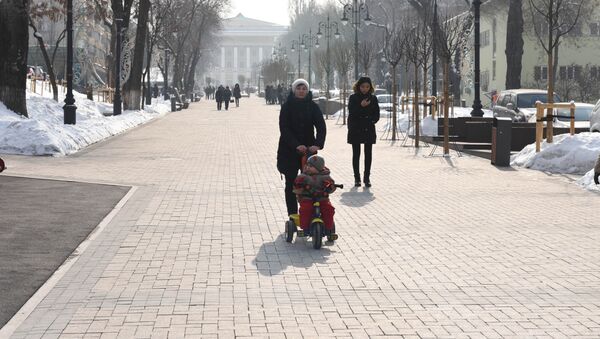 Люди на улице, архивное фото - Sputnik Казахстан