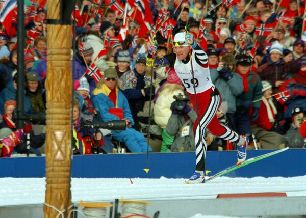 Владимир Смирнов финиширует на зимних Олимпийских играх в Лиллехаммере, 1994 год - Sputnik Казахстан