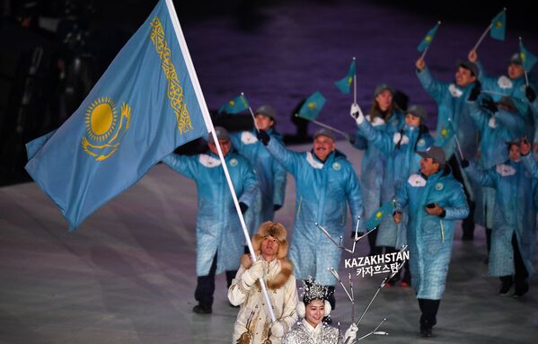 Спортсмены сборной Казахстана на церемонии открытия XXIII зимних Олимпийских игр в Пхенчхане - Sputnik Казахстан