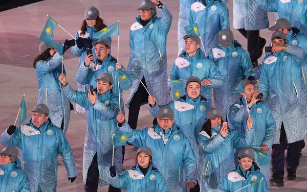 Спортсмены сборной Казахстана на церемонии открытия XXIII зимних Олимпийских игр в Пхенчхане - Sputnik Казахстан