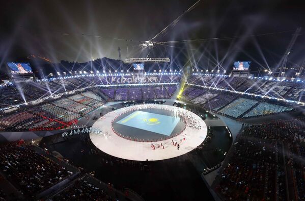 Флаг Казахстана на церемонии открытия Олимпиады - Sputnik Казахстан