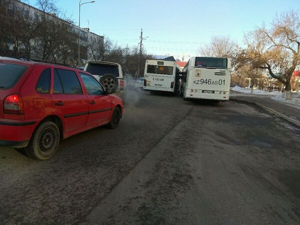 Два автобуса столкнулись по улице Валиханова в Астане  - Sputnik Казахстан